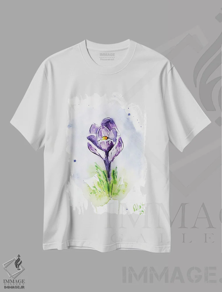 تیشرت سفید طرح دار زعفران بنفش، دکور معاصر اثر ناتالی مک | فروشگاه ایماژ