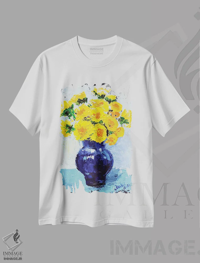 تیشرت سفید طرح دار دسته گل قاصدک، دکور معاصر اثر ناتالی مک | immage.ir