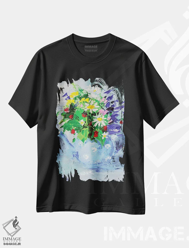 تیشرت مشکی طرح دار قوری گل دار، دکور معاصر اثر ناتالی مک | immage.ir