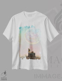 تیشرت سفید طرح دار سفر به خیر، هنر فاخر معاصر اثر نیل تامپسون | فروشگاه ایماژ