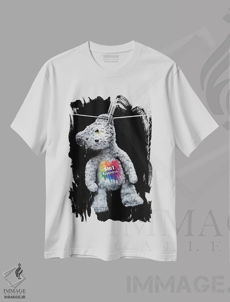 تیشرت سفید طرح دار پیش می آید، دکور معاصر اثر ناتمیر لورا | immage.ir