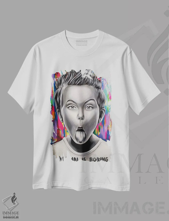 تیشرت سفید طرح دار عادی بودن خسته کننده است، دکوراسیون جایگزین اثر ناتمیر لورا | immage.ir