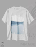 تیشرت سفید طرح دار منظره آبرنگی سوم با طیف های آبی اثر نووو پرینتس | immage.ir
