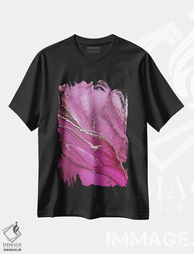 تیشرت مشکی طرح دار درخشش صورتی اثر استودیو هنری مونه و مانه | فروشگاه ایماژ