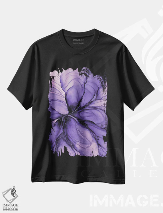 تیشرت مشکی طرح دار گل بنفش II اثر استودیو هنری مونه و مانه | immage.ir