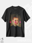 تیشرت مشکی طرح دار پرتره مرد جوان با سه دایره صورتی، هنر فاخر معاصر اثر الکساندر بالبیشف | فروشگاه ایماژ