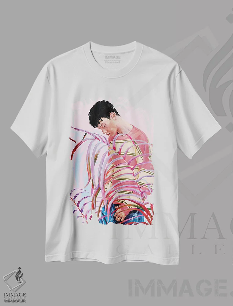 تیشرت سفید طرح دار پسر با پلیور راه راه، هنر فاخر معاصر اثر الکساندر بالبیشف | immage.ir