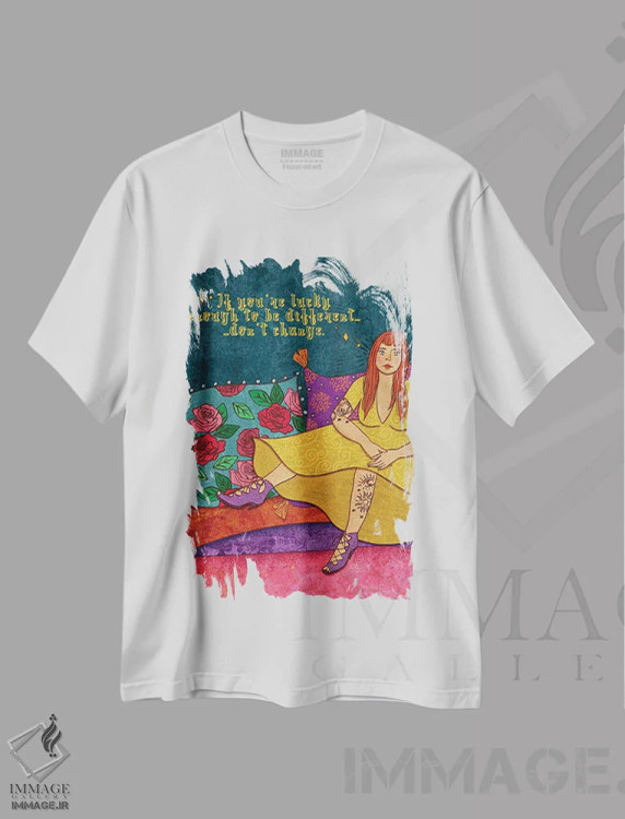 تیشرت سفید طرح دار خوشحال از متفاوت بودن، دکور بوهمی اثر اولیویا بورکی | immage.ir