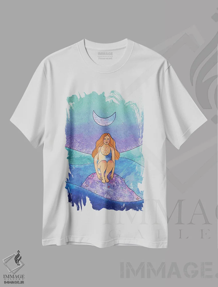 تیشرت سفید طرح دار الهه آب، دکور بوهمی اثر اولیویا بورکی | immage.ir