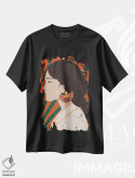 تیشرت مشکی طرح دار زن بوهو IV، دکور بوهمی اثر عمر اسکالانته | فروشگاه ایماژ