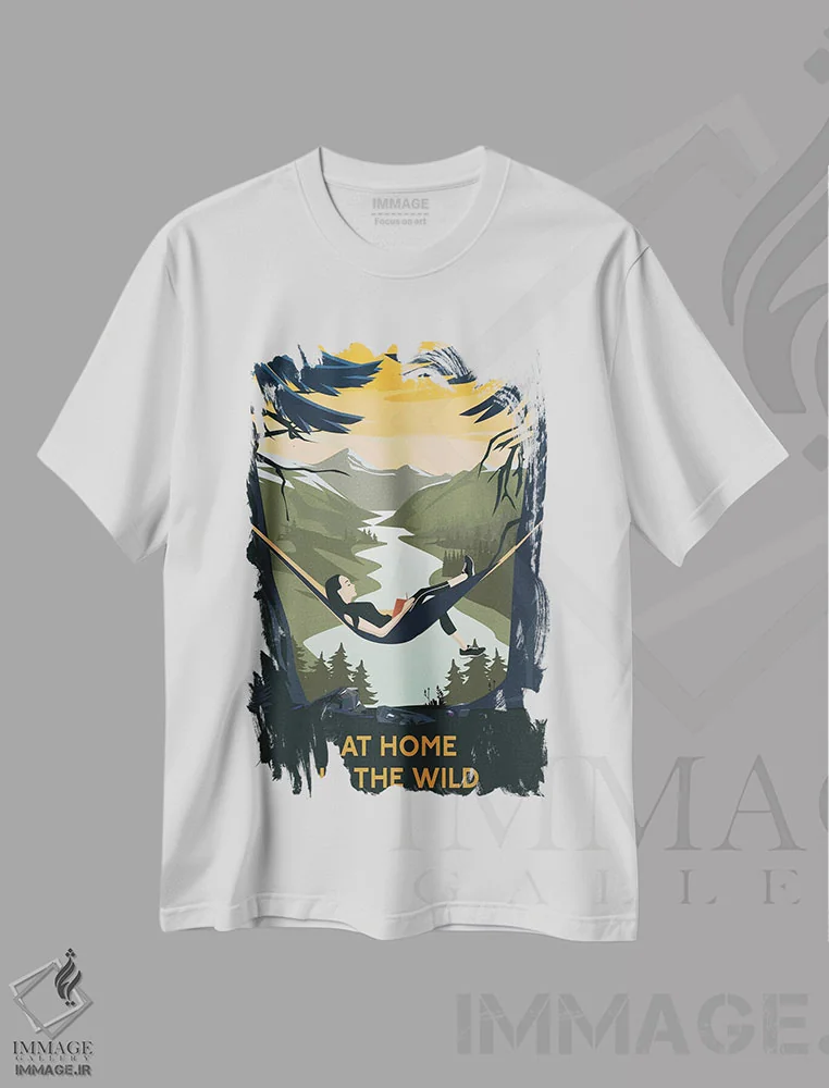 تیشرت سفید طرح دار ماجراجویی در طبیعت II، دکور کلبه و لژ اثر عمر اسکالانته | immage.ir