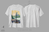 تیشرت سفید طرح دار ماجراجویی در طبیعت III، دکور کلبه و لژ اثر عمر اسکالانته | فروشگاه ایماژ
