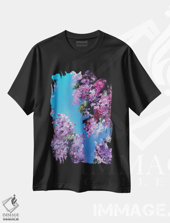 تیشرت مشکی طرح دار گل کاغذی بنفش، دکور معاصر اثر اوکسانا افتیه وا | immage.ir