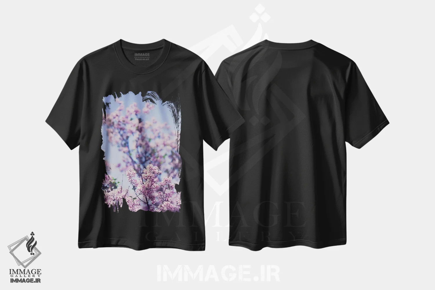 تیشرت مشکی طرح دار یاس بنفش در برابر آسمان، تزئینی اثر اولیویا جوی سنت کلر | فروشگاه ایماژ