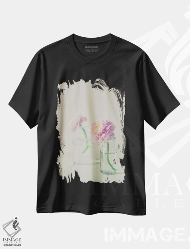 تیشرت مشکی طرح دار طبیعت بی جان گل ها با رنگ پاستلی، تزئینی اثر اولیویا جوی سنت کلر | فروشگاه ایماژ