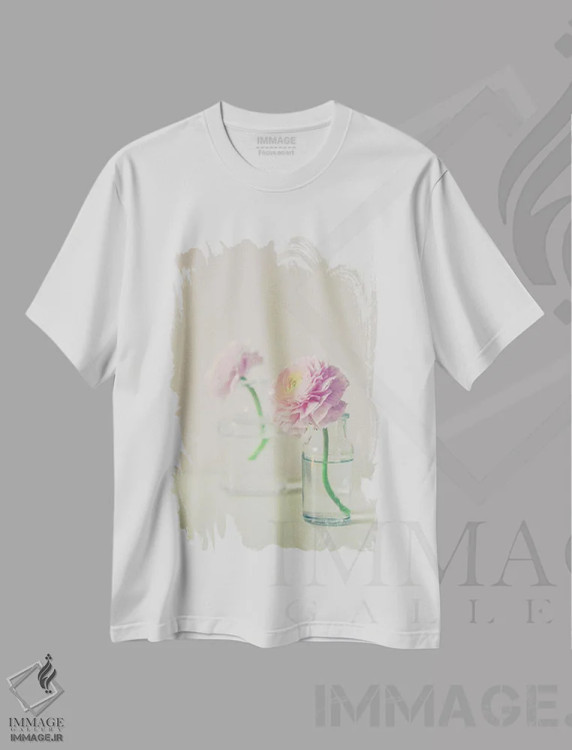 تیشرت سفید طرح دار طبیعت بی جان گل ها با رنگ پاستلی، تزئینی اثر اولیویا جوی سنت کلر | immage.ir