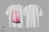 تیشرت سفید طرح دار گل صدتومانی صورتی I، تزئینی اثر اولیویا جوی سنت کلر | immage.ir