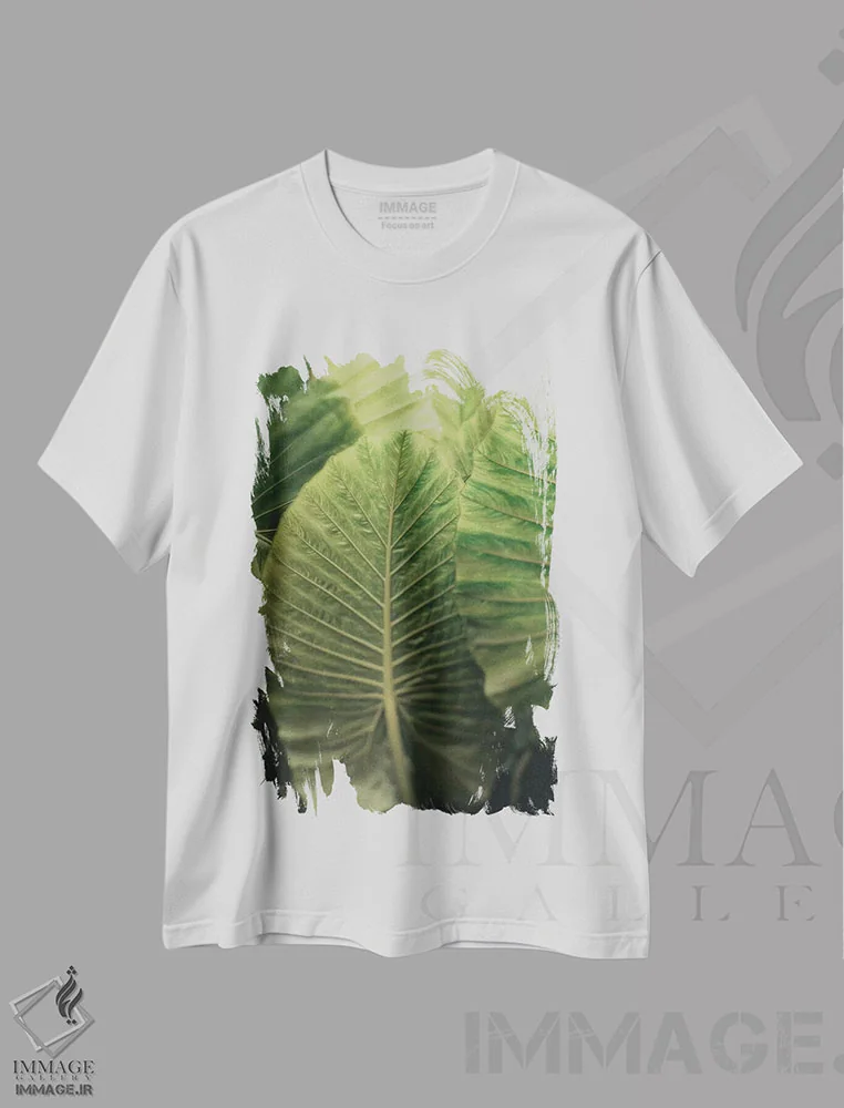 تیشرت سفید طرح دار در لحظه باش، تزئینی اثر اولیویا جوی سنت کلر | immage.ir