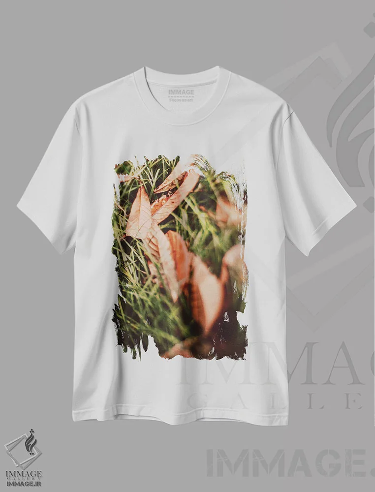 تیشرت سفید طرح دار در یک صف، مدیوم اثر اولیویا جوی سنت کلر | immage.ir