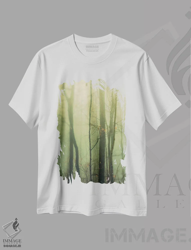 تیشرت سفید طرح دار درختان در مه I، مدیوم اثر اولیویا جوی سنت کلر | immage.ir