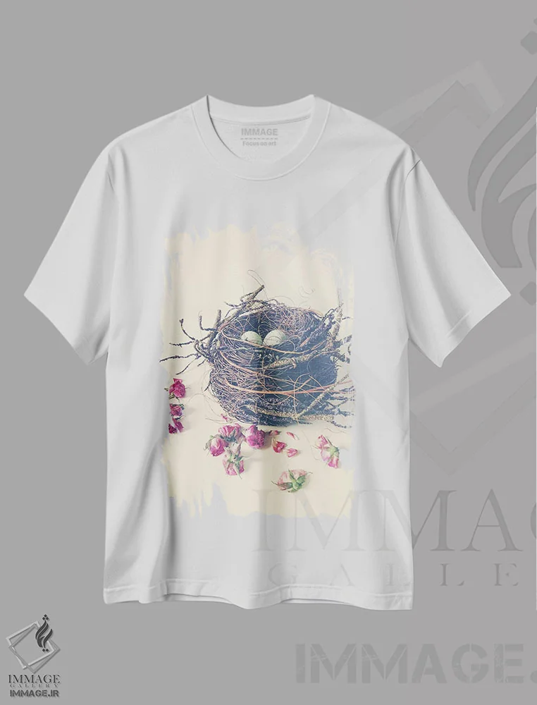 تیشرت سفید طرح دار لانه، دکور روستایی اثر اولیویا جوی سنت کلر | فروشگاه ایماژ
