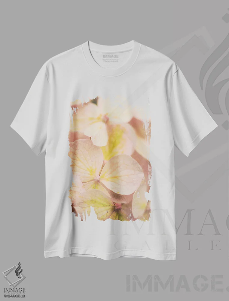 تیشرت سفید طرح دار ستایش ها، مدیوم اثر اولیویا جوی سنت کلر | immage.ir