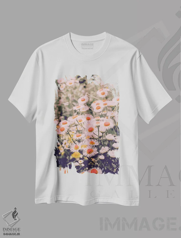 تیشرت سفید طرح دار بابونه های وحشی، مدیوم اثر اولیویا جوی سنت کلر | immage.ir