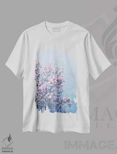 تیشرت سفید طرح دار او در هر جا که می رفت شکوفا شد، مدیوم اثر اولیویا جوی سنت کلر | فروشگاه ایماژ