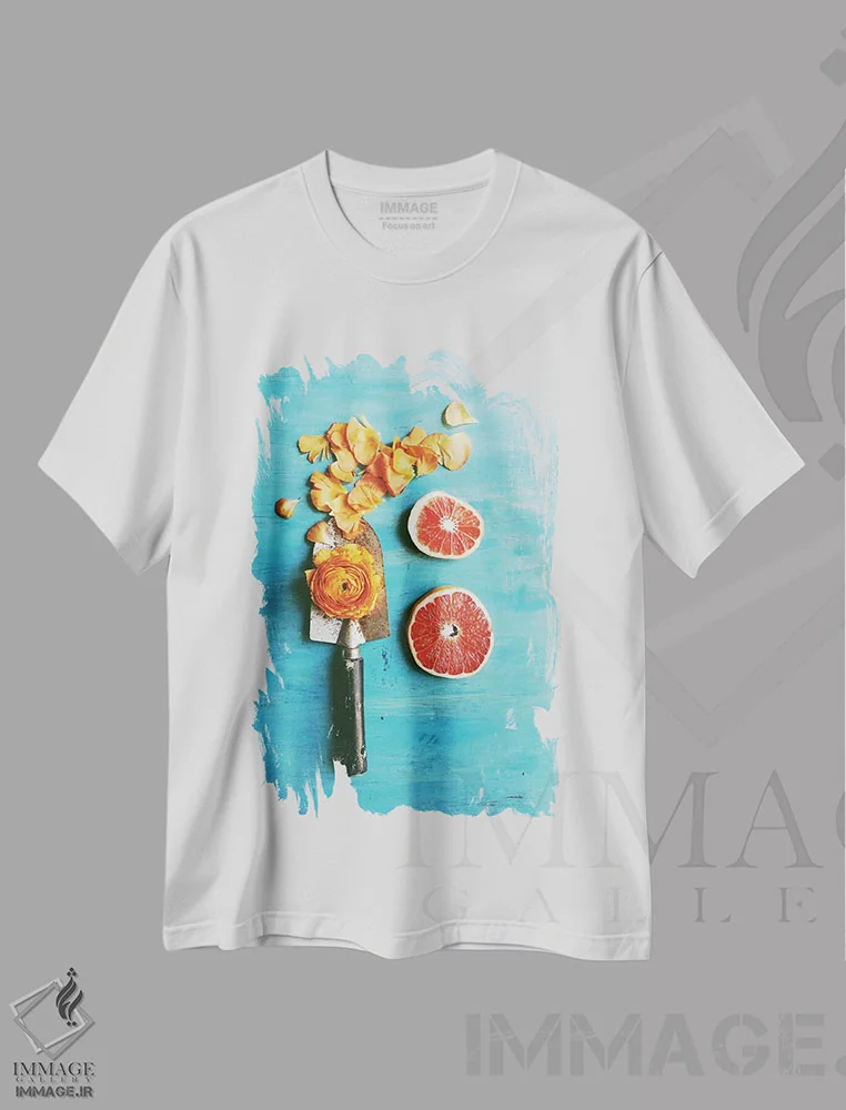 تیشرت سفید طرح دار او خورشید خودش را ساخت، تزئینی اثر اولیویا جوی سنت کلر | فروشگاه ایماژ