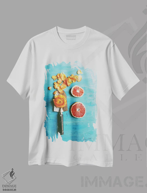 تیشرت سفید طرح دار او خورشید خودش را ساخت، تزئینی اثر اولیویا جوی سنت کلر | فروشگاه ایماژ