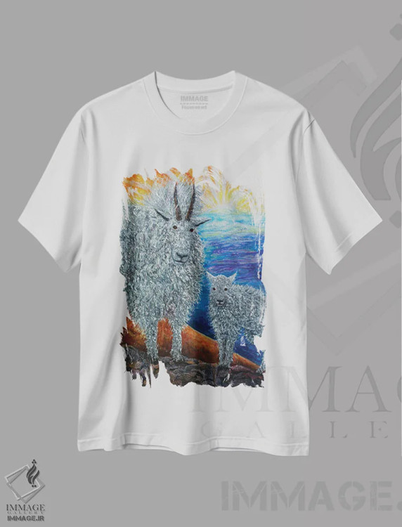 تیشرت سفید طرح دار یک بزشاه دلبر کوهستانی با بزغاله هایش، دکور کلبه و لژ اثر اولنا آرت | immage.ir