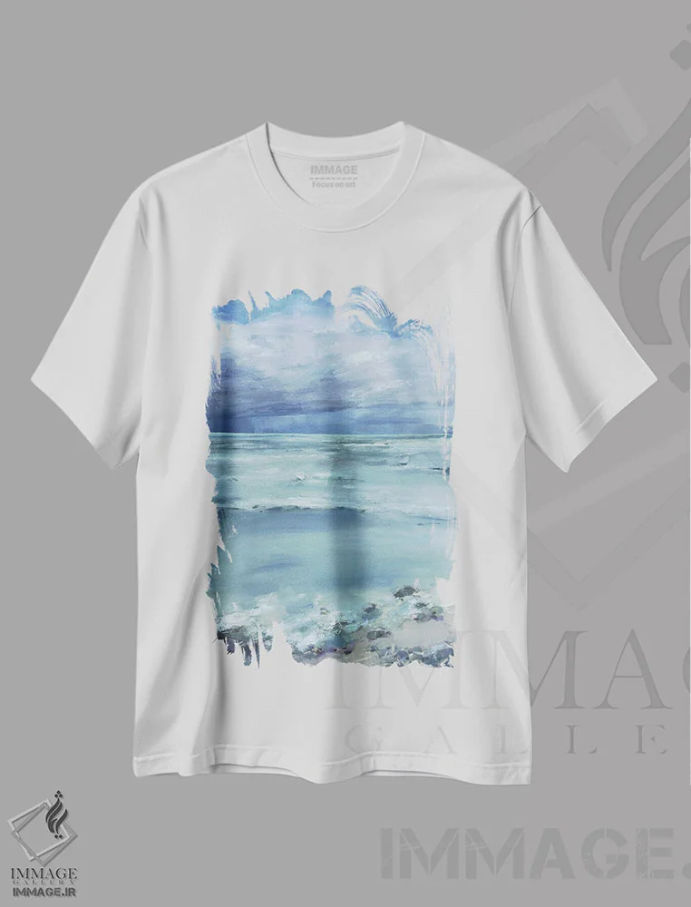 تیشرت سفید طرح دار باران در افق است، مدیوم اثر اولا لپتیوا | فروشگاه ایماژ
