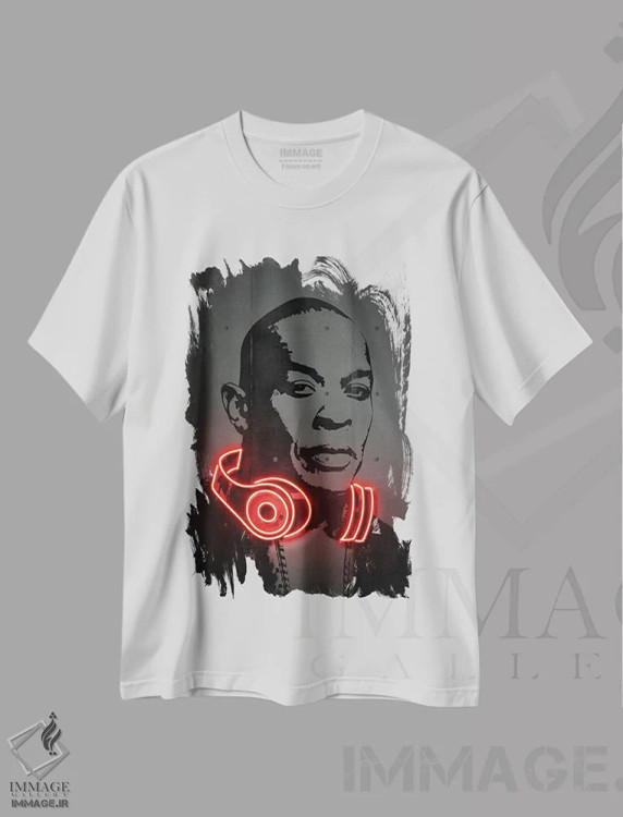 تیشرت سفید طرح دار دری، هنر دیجیتال اثر اکتاویان میلو | immage.ir