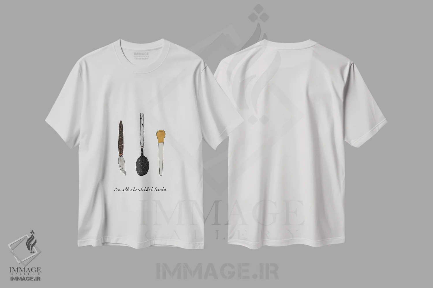 تیشرت سفید طرح دار همه چی درباره سس پخت، تزئینی اثر اورارا استودیو | immage.ir