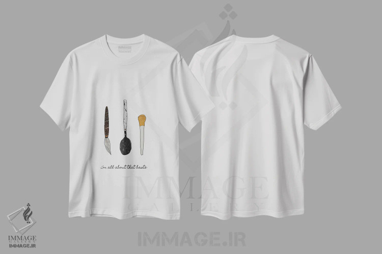 تیشرت سفید طرح دار همه چی درباره سس پخت، تزئینی اثر اورارا استودیو | immage.ir