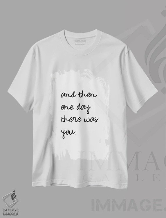 تیشرت سفید طرح دار و یه روز تو اومدی، دکور معاصر اثر اورارا استودیو | immage.ir