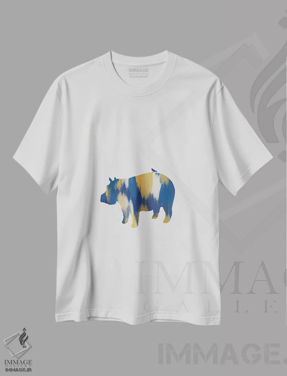 تیشرت سفید طرح دار اسب آبی آبی و زرد، تزئینی اثر اورارا استودیو | فروشگاه ایماژ