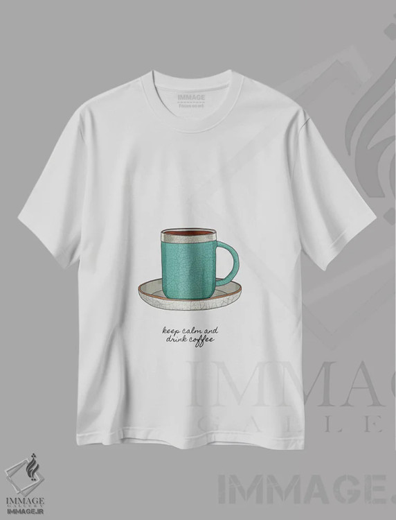 تیشرت سفید طرح دار آرام باش و قهوه بنوش، تزئینی اثر اورارا استودیو | immage.ir