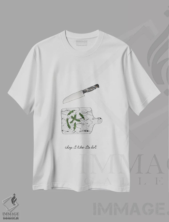تیشرت سفید طرح دار بُرشش بده مثل اینکه داغ است، تزئینی اثر اورارا استودیو | immage.ir
