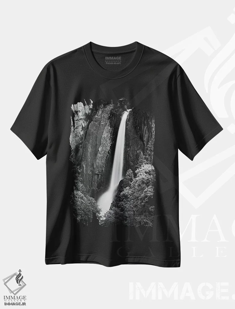 تیشرت مشکی طرح دار "آبشارهای پایین یوسمیت"، عکاسی سیاه و سفید اثر دیوید اوریاس | immage.ir