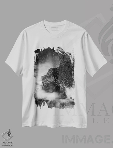 تیشرت سفید طرح دار "ساحل آتشفشانی"، عکاسی سیاه و سفید اثر دیوید اوریاس | فروشگاه ایماژ