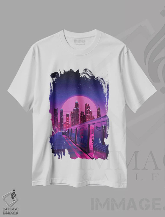 تیشرت سفید طرح دار قطار شهر نئون، عکاسی ترکیبی اثر دانر اوروزکو | فروشگاه ایماژ