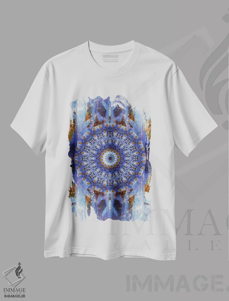 تیشرت سفید طرح دار ماندالای نوکتورن، آبستره اثر لوان اوسترگارد | immage.ir