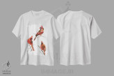 تیشرت سفید طرح دار کاردینال ها ۱، دکور کلبه و لژ اثر الگا چفرانوف | immage.ir