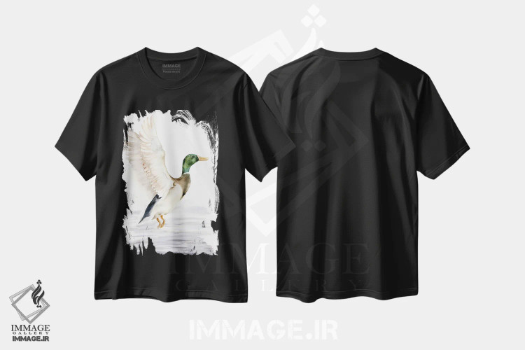 تیشرت مشکی طرح دار اردک، دکور کلبه و لژ اثر الگا چفرانوف | immage.ir