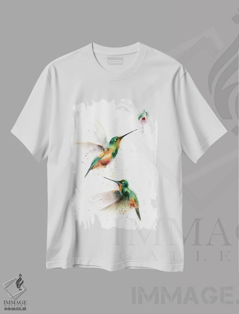 تیشرت سفید طرح دار دو مرغ مگس خوار پروازکننده، دکور معاصر اثر الگا چفرانوف | immage.ir