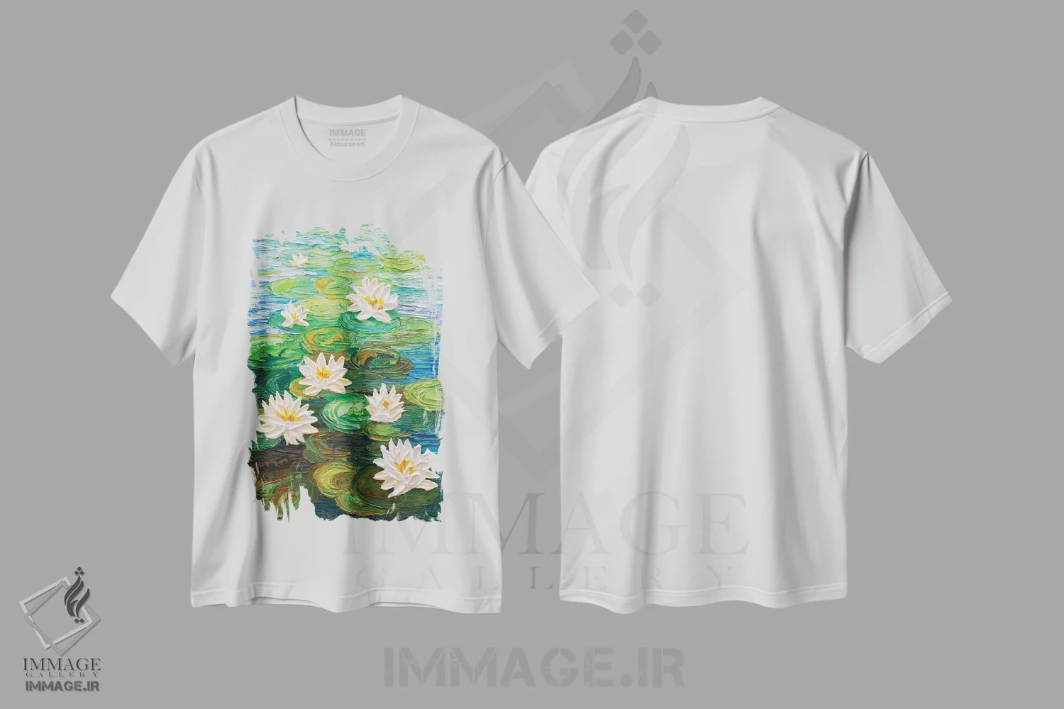 تیشرت سفید طرح دار نیلوفرهای آبی سفید، هنر فاخر معاصر اثر الگا تکاچیک | فروشگاه ایماژ
