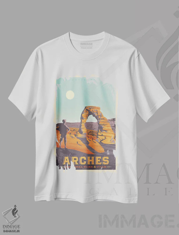 تیشرت سفید طرح دار پارک ملی آرچز، دکور کلبه و لژ اثر اولا هوپ تراول پوسترز | فروشگاه ایماژ