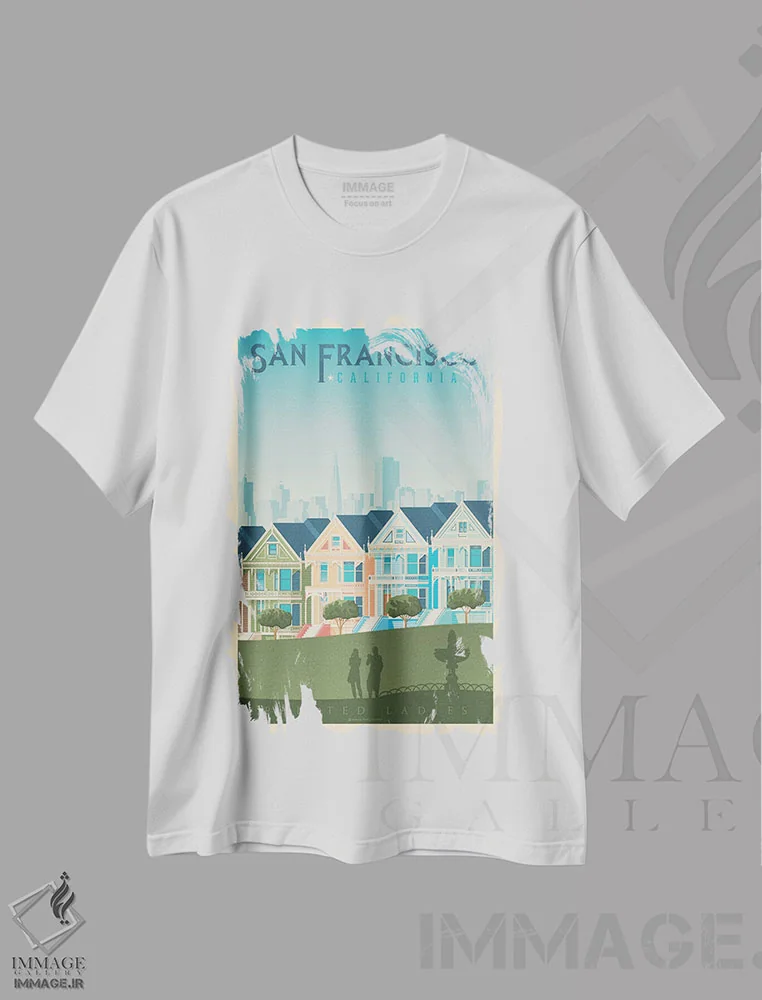 تیشرت سفید طرح دار پوستر سفر به خانه های رنگی سان فرانسیسکو، تزئینی اثر اولا هوپ تراول پوسترز | فروشگاه ایماژ
