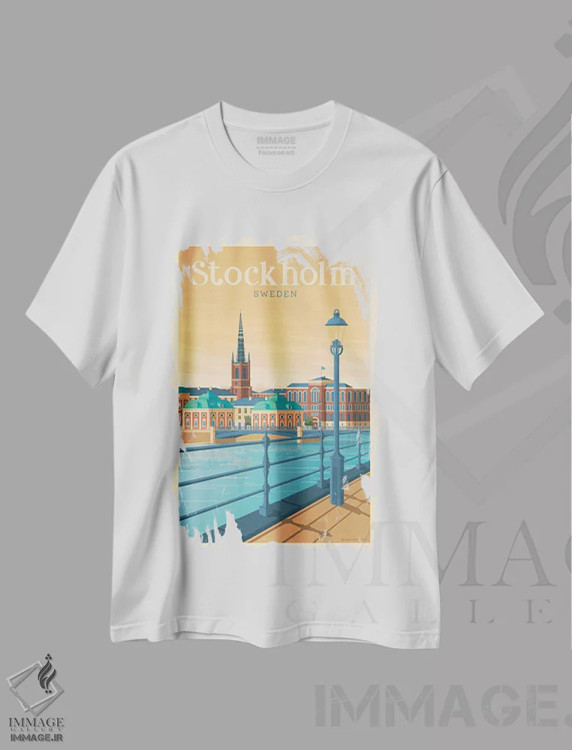 تیشرت سفید طرح دار پوستر سفر استکهلم سوئد، تزئینی اثر اولا هوپ تراول پوسترز | فروشگاه ایماژ